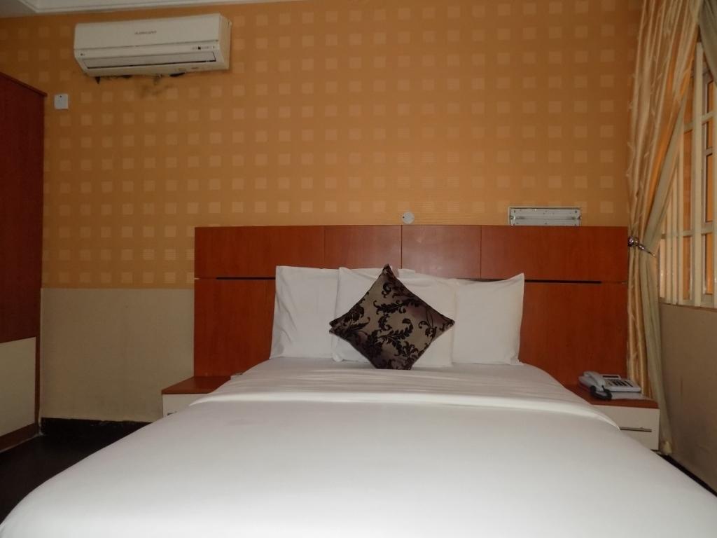 Prixair Hotel Abuja Buitenkant foto