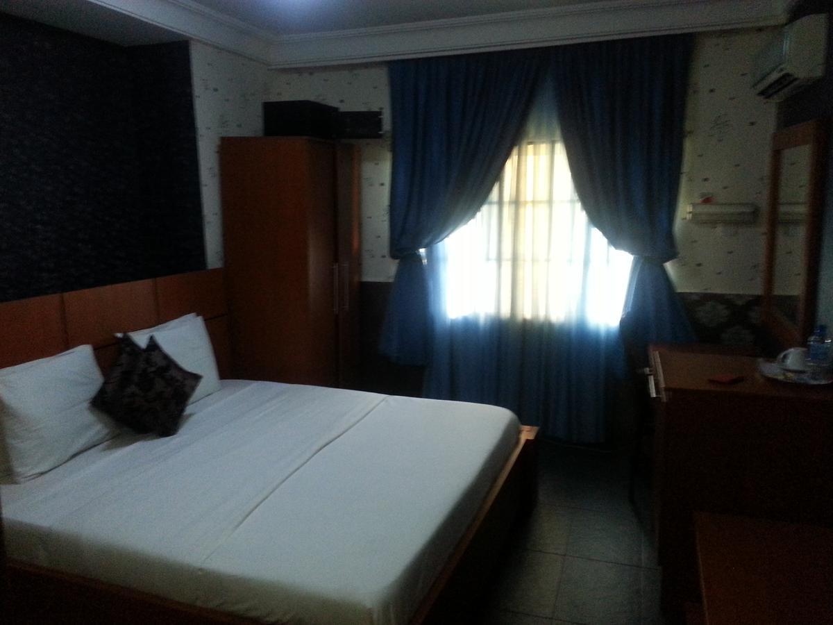 Prixair Hotel Abuja Buitenkant foto