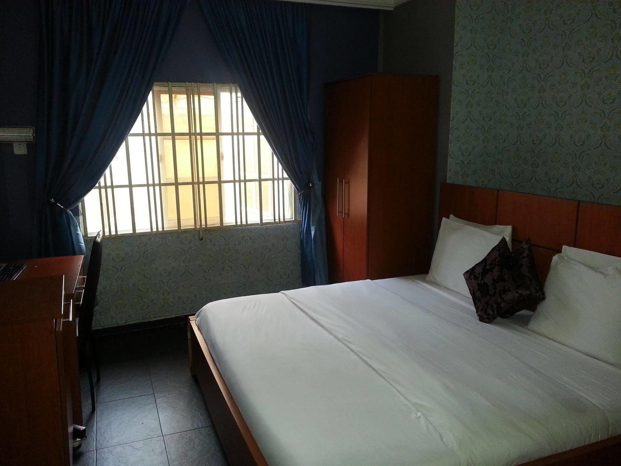 Prixair Hotel Abuja Buitenkant foto