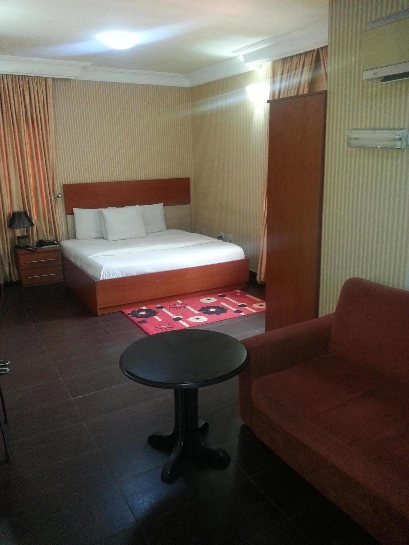 Prixair Hotel Abuja Buitenkant foto